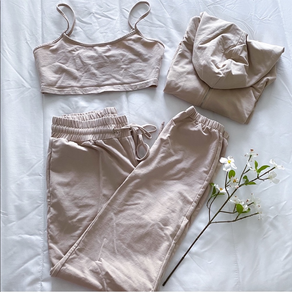 Three piece set active